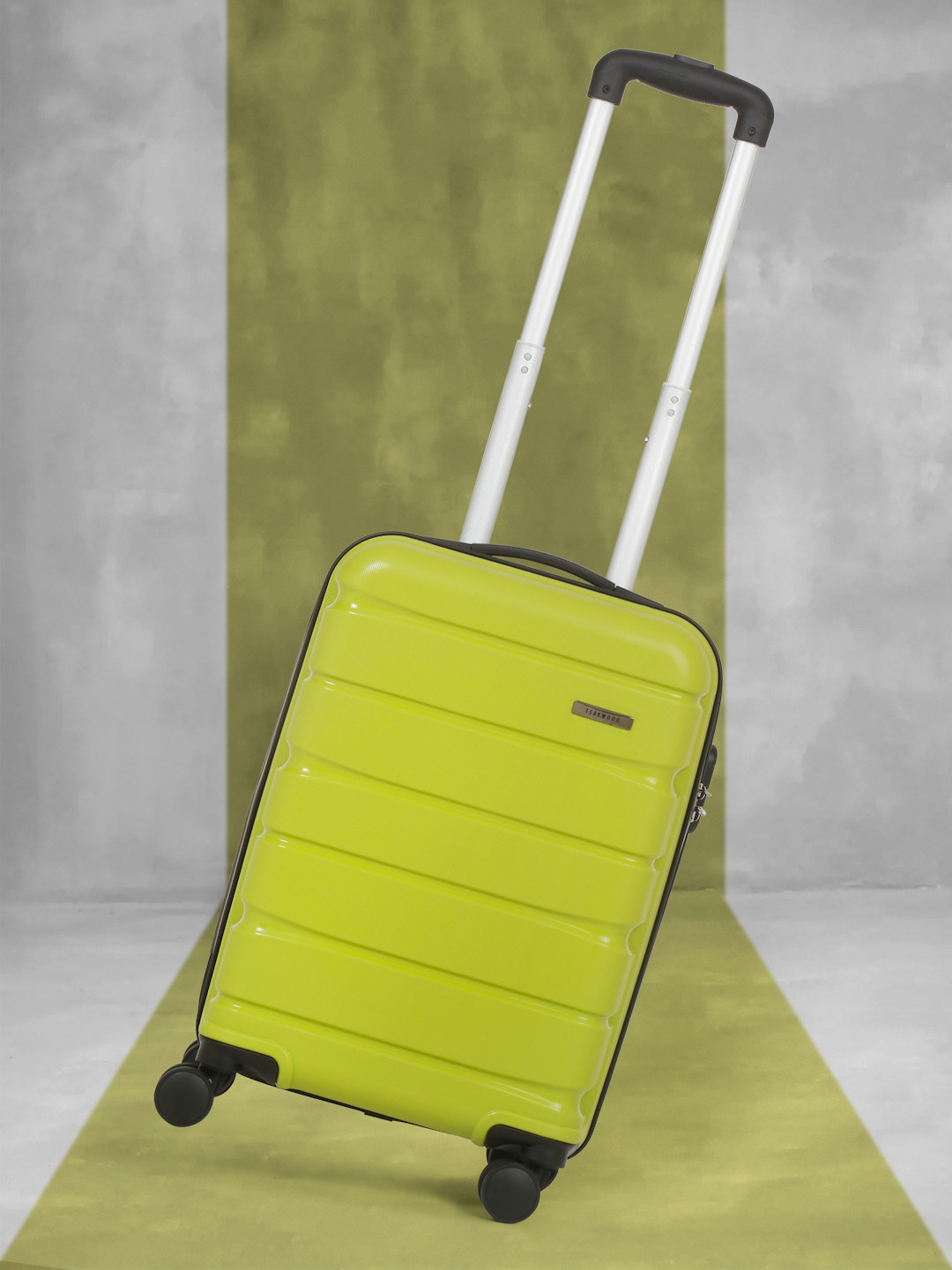 

Teakwood Leathers Uno 360-Degree Rotation Hard-Sided Cabin-Sized Trolley Bag 32.2L, Green