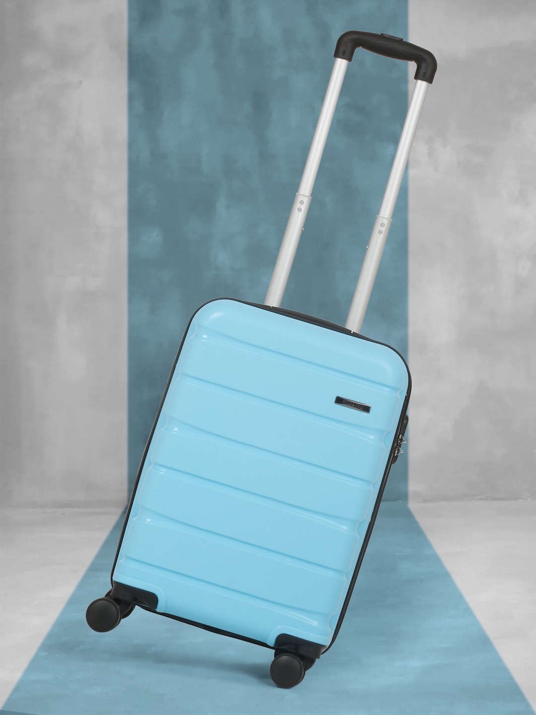 

Teakwood Leathers Uno 360-Degree Rotation Hard-Sided Cabin-Sized Trolley Bag 32.2L, Blue