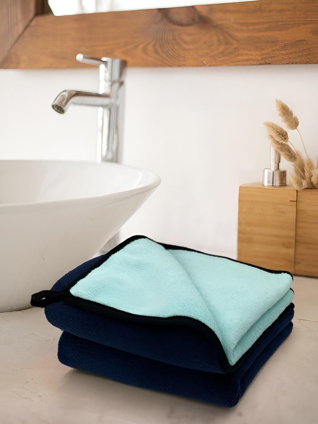 

Sassoon Blue & Navy Blue 650 GSM Reversible Hand Towels