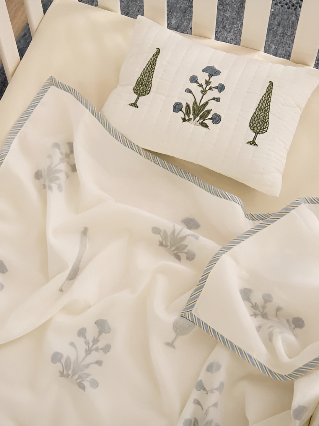 

HOUMN Beige & Grey Floral 300 GSM Single Bed Dohar