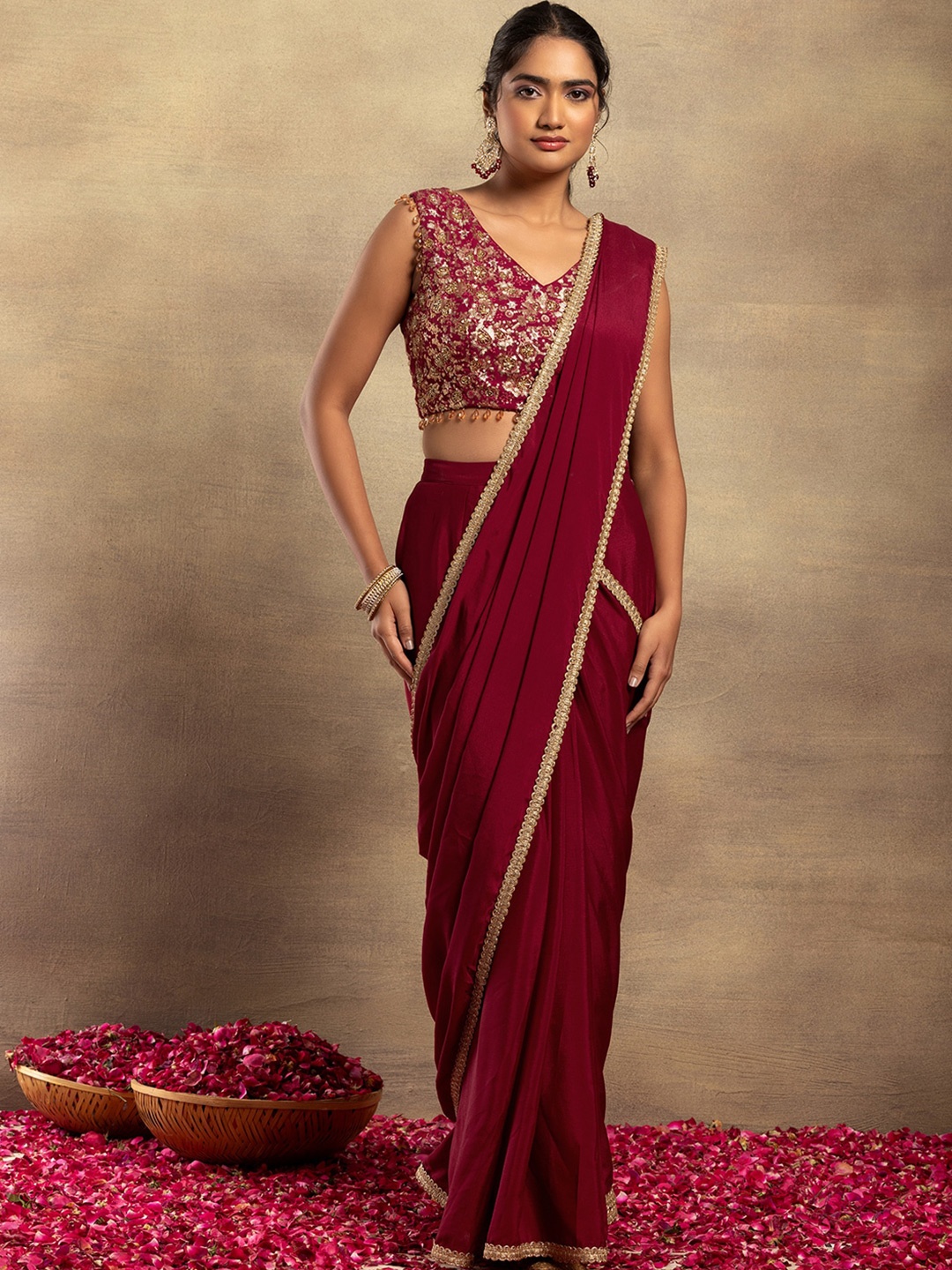 

Indya Luxe X VARUN BAHL Embroidered Ready to Wear Saree, Red