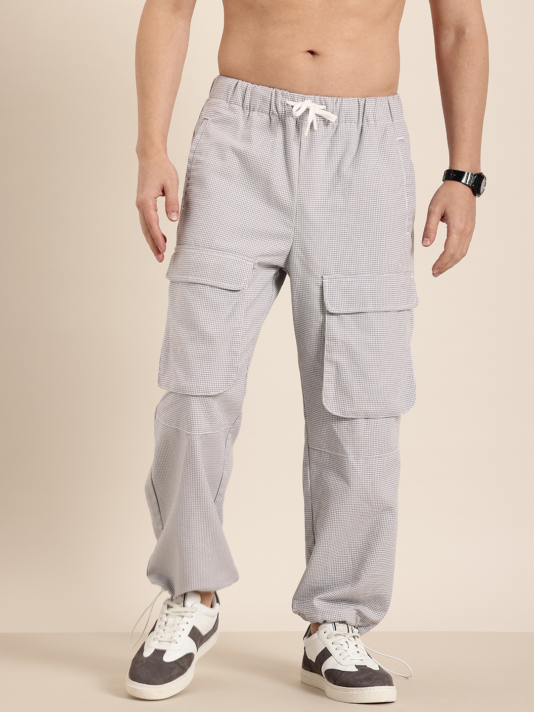 

HERE&NOW Men Self Design Relaxed Fit Cargo Trousers, Grey