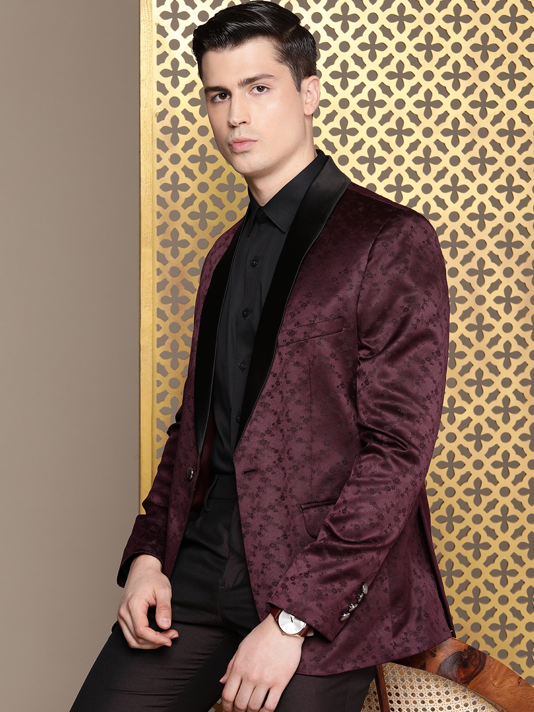 

House of Pataudi Men Single-Breasted Tuxedo, Burgundy