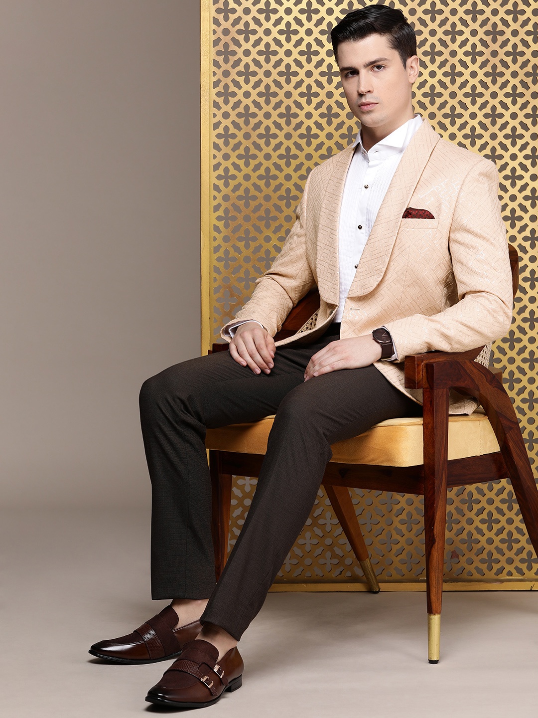 

House of Pataudi Single-Breasted Sequinned Blazers, Peach