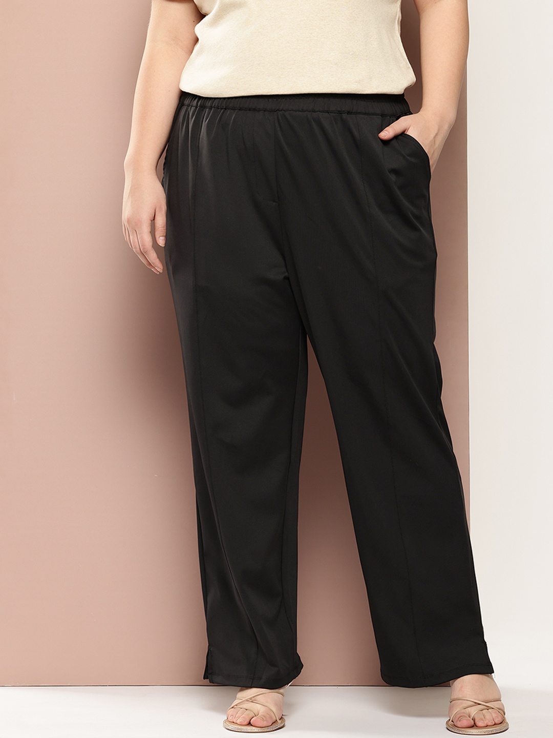 

Sztori Women Regular Trousers, Black