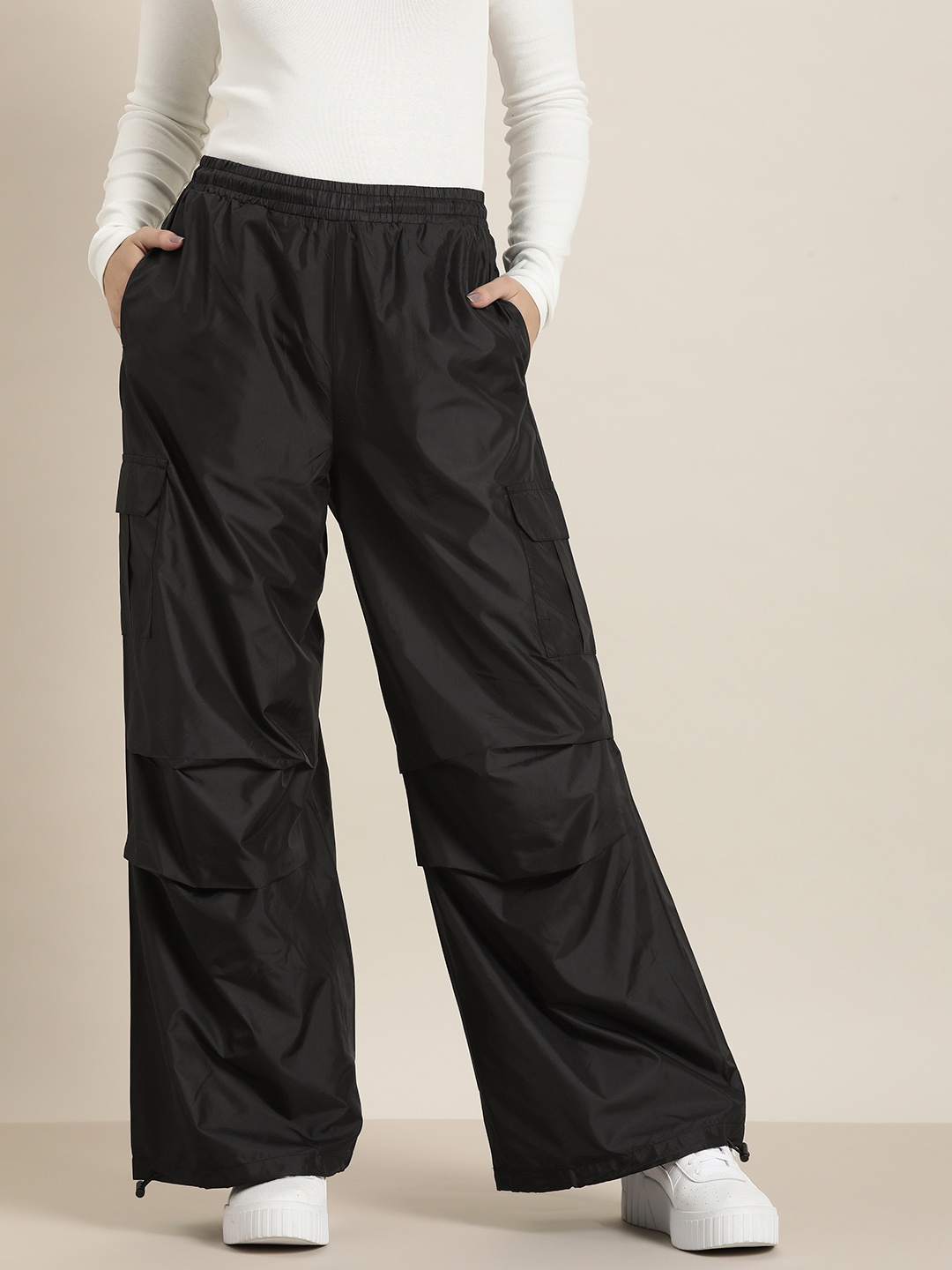 

HERE&NOW Women Solid Parachute Trousers, Black