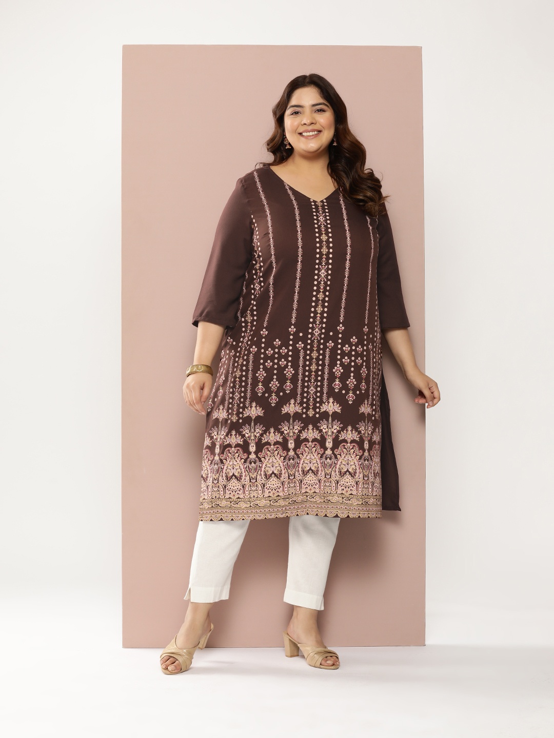 

Sztori Plus Size Foil Floral Printed Kurta, Brown