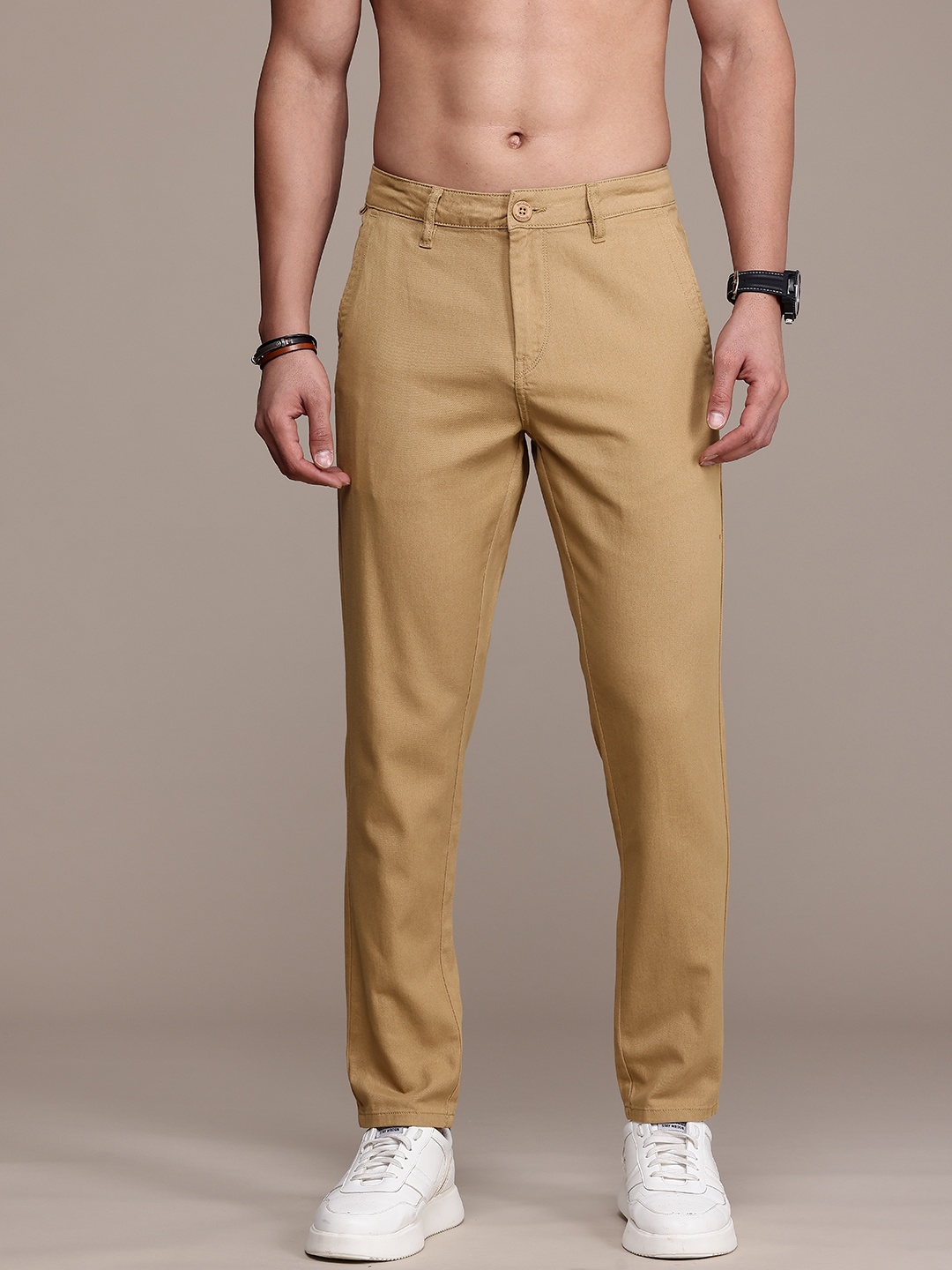 

The Roadster Life Co. Men Pure Cotton Chinos Trousers, Beige