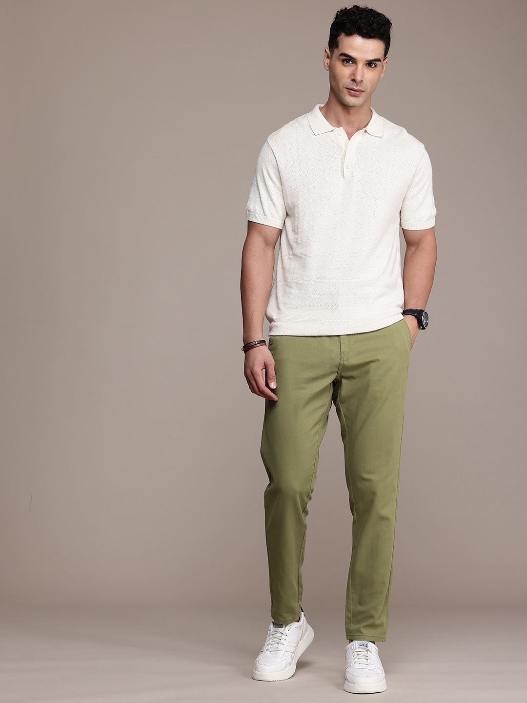 

The Roadster Life Co. Men Pure Cotton Chinos Trousers, Olive