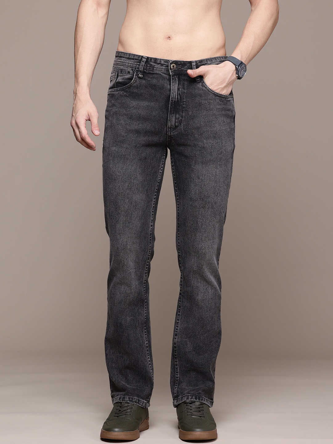 

The Roadster Lifestyle Co. Men Light Fade Bootcut Jeans, Grey