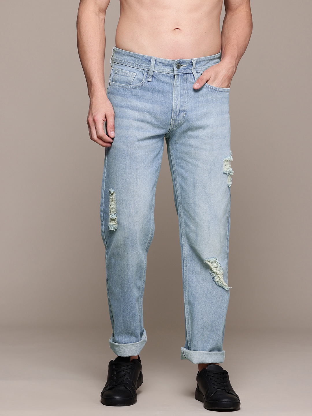 

The Roadster Lifestyle Co. Men Mildly Distressed Pure Cotton Light Fade Jeans, Blue