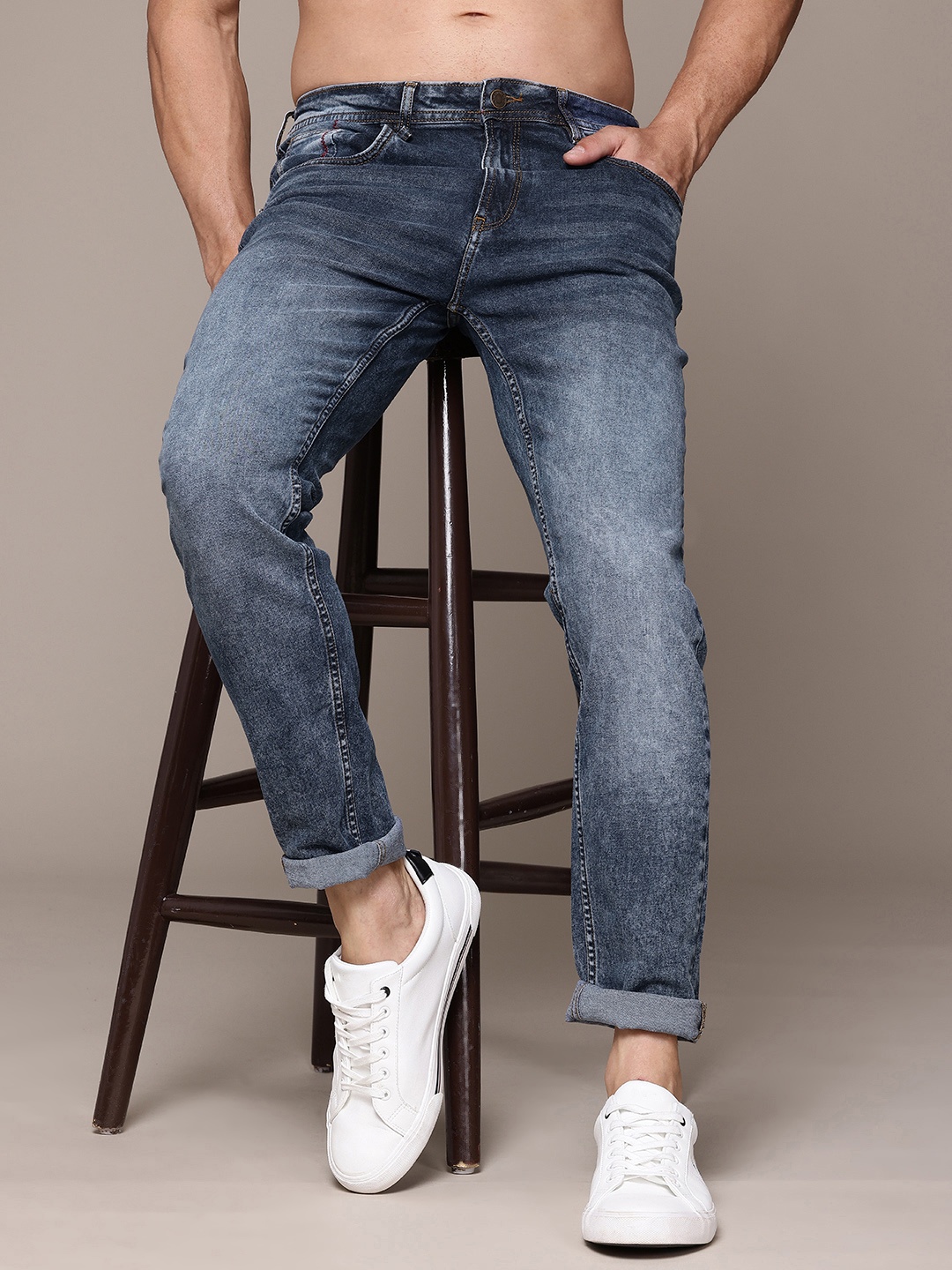 

The Roadster Lifestyle Co. Men Slim Tapered Fit Heavy Fade Stretchable Jeans, Blue