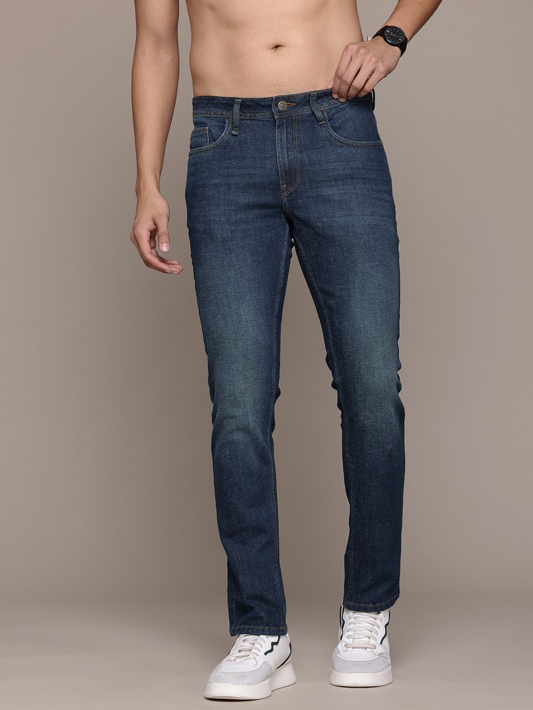 

The Roadster Lifestyle Co. Men Slim Fit Light Fade Stretchable Jeans, Navy blue
