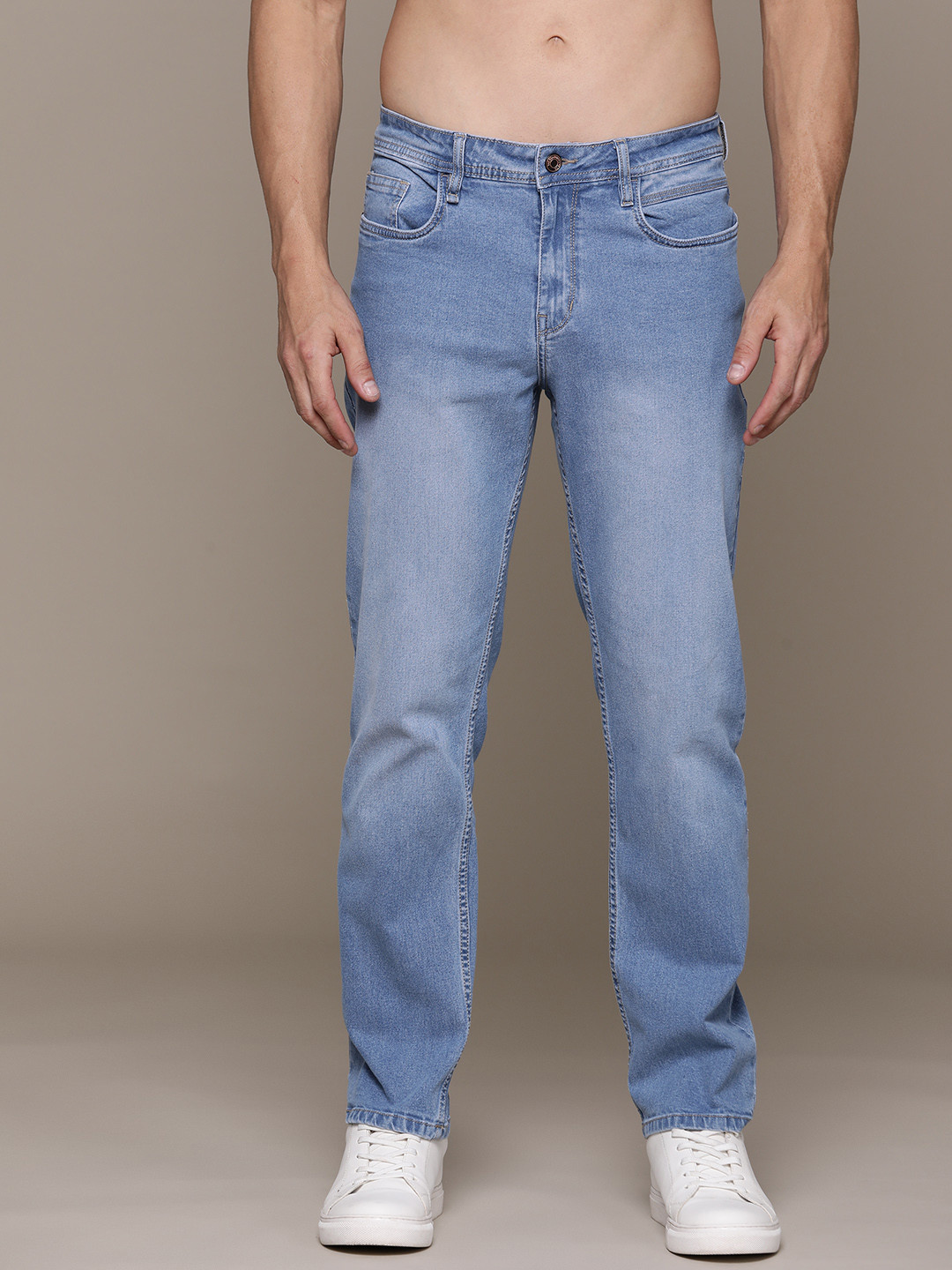 

Roadster The Lifestyle Co. Men Light Fade Stretchable Jeans, Blue