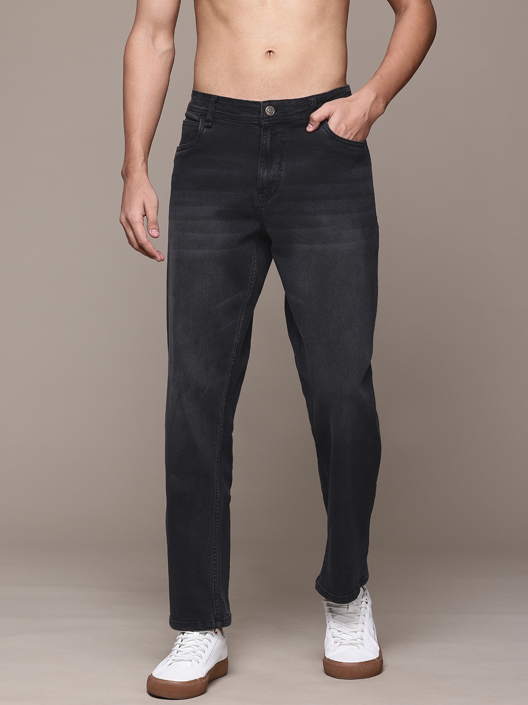 

The Roadster Lifestyle Co. Men Straight Fit Stretchable Jeans, Black