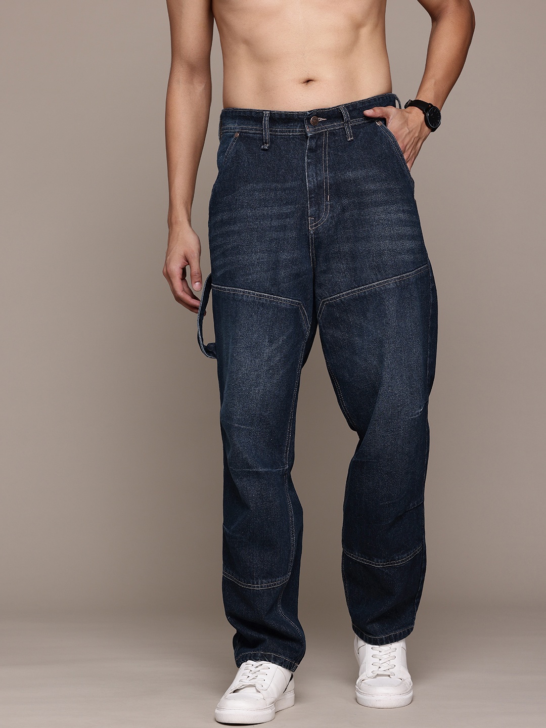 

The Roadster Lifestyle Co. Men Pure Cotton Loose Fit Light Fade Jeans, Navy blue