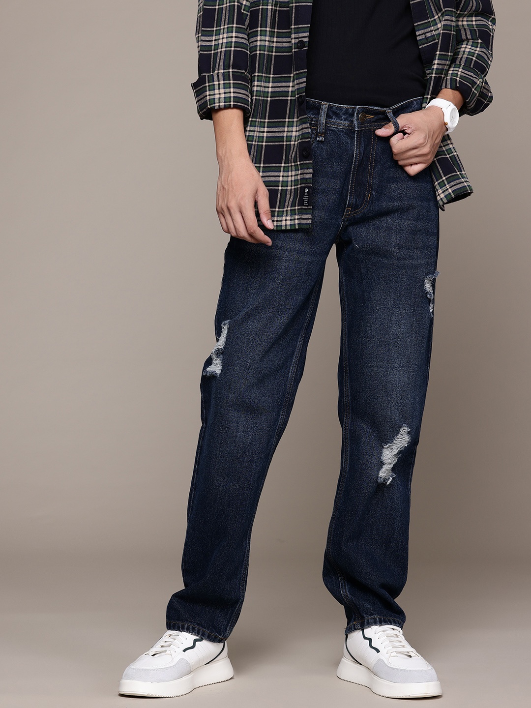 

The Roadster Lifestyle Co. Men Mildly Distressed Jeans, Navy blue