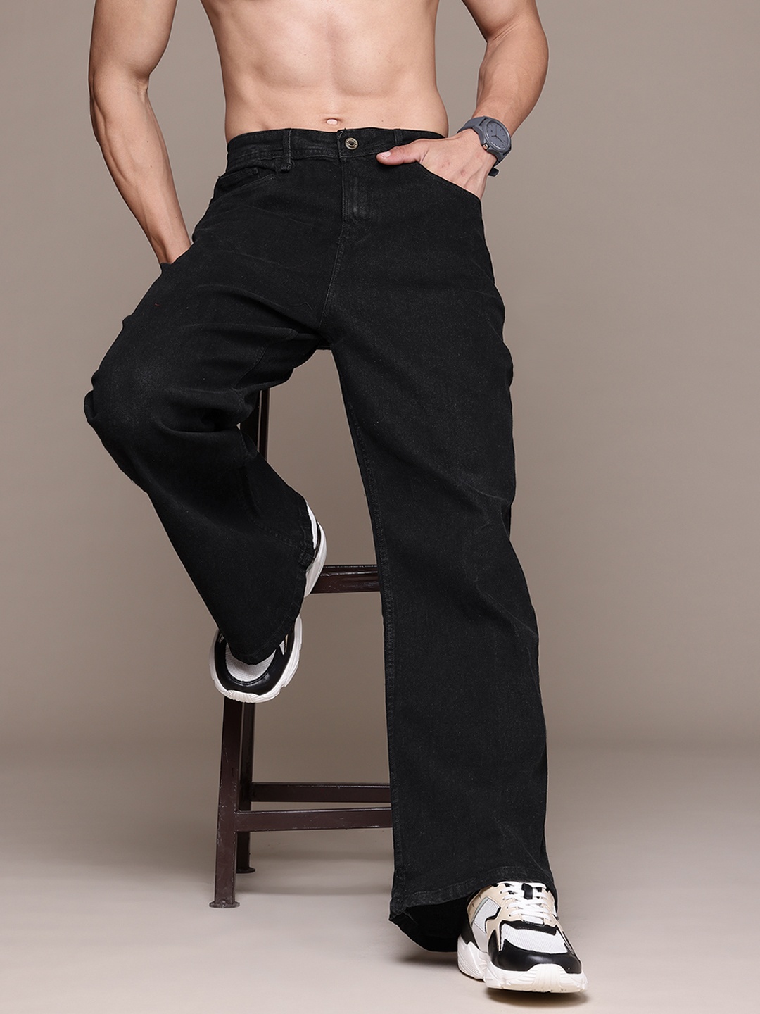 

The Roadster Lifestyle Co. Men Loose Bootcut Stretchable Jeans, Black