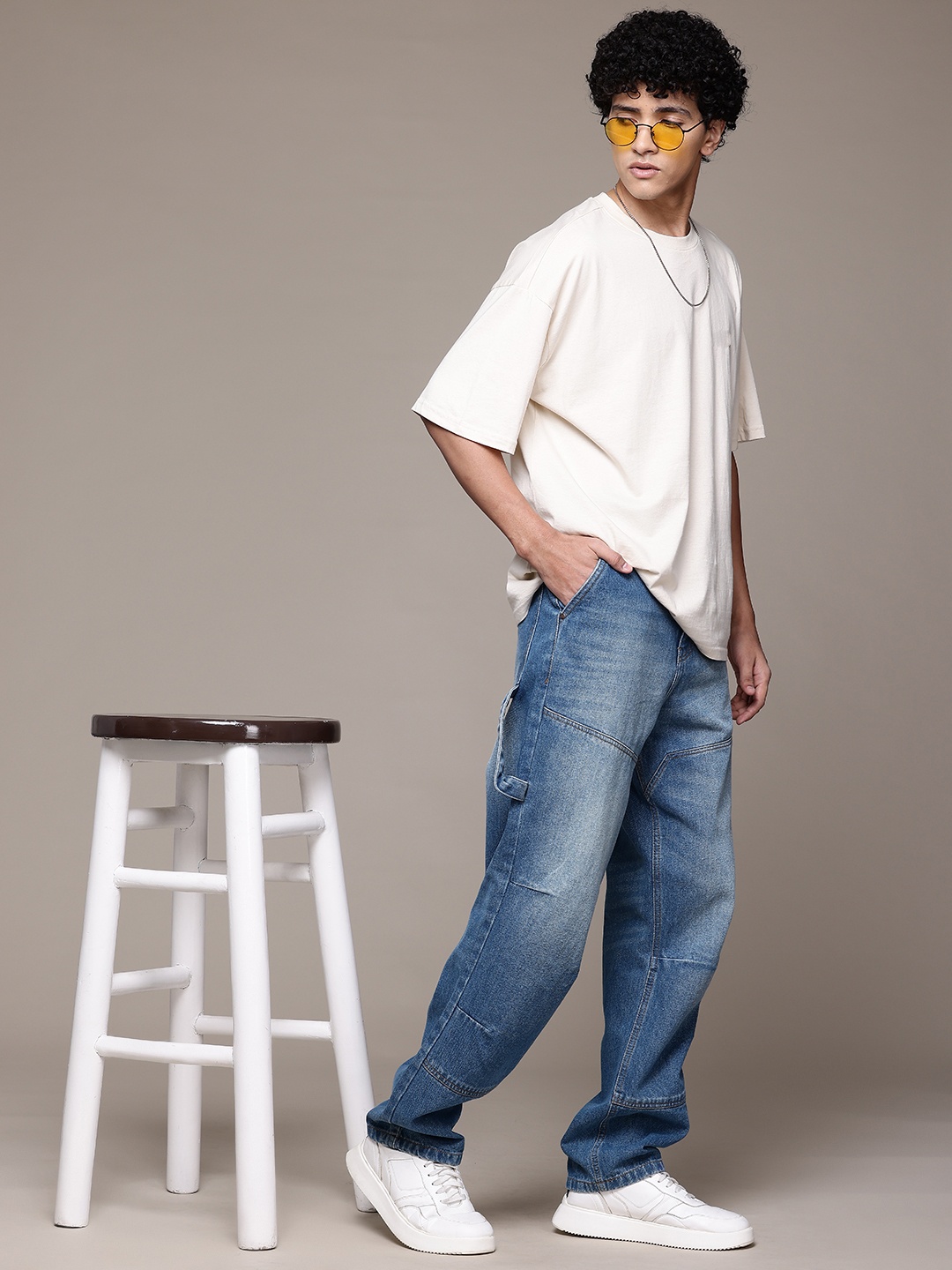 

The Roadster Lifestyle Co. Men Pure Cotton Light Fade Loose Fit Jeans, Blue