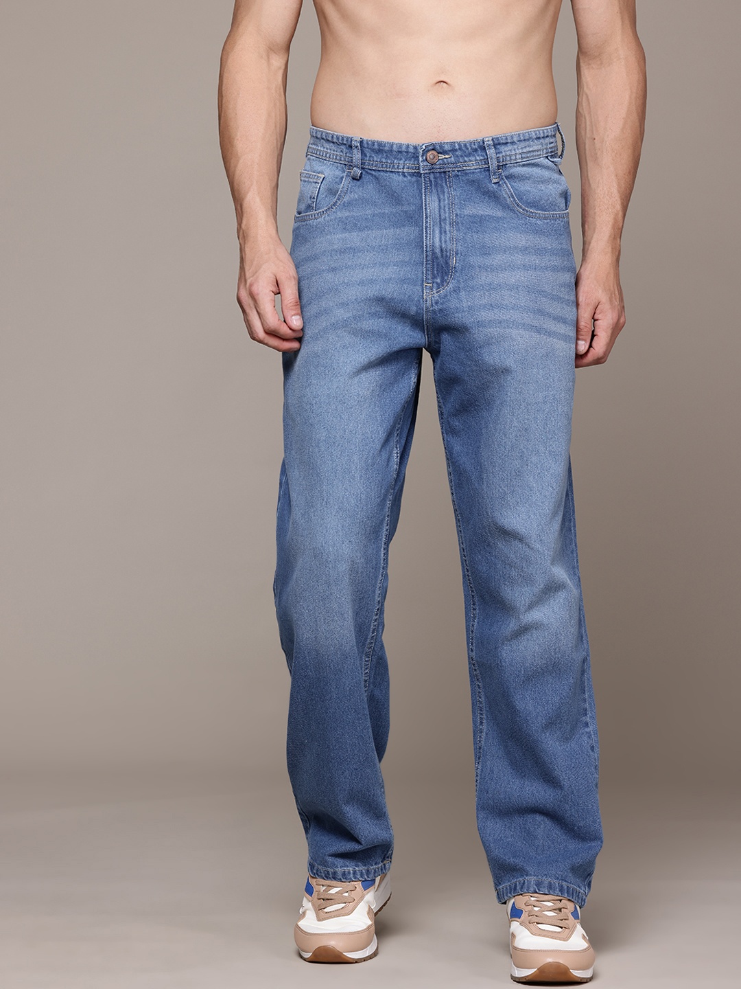 

The Roadster Lifestyle Co. Men Pure Cotton Straight Fit Light Fade Jeans, Blue