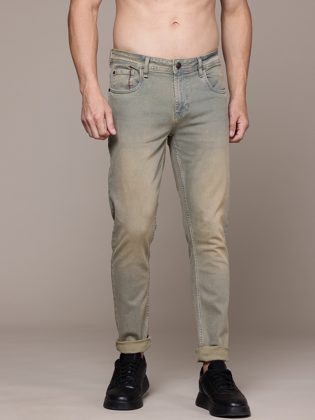 

The Roadster Lifestyle Co. Men Tapered Fit Heavy Fade Stretchable Jeans, Blue