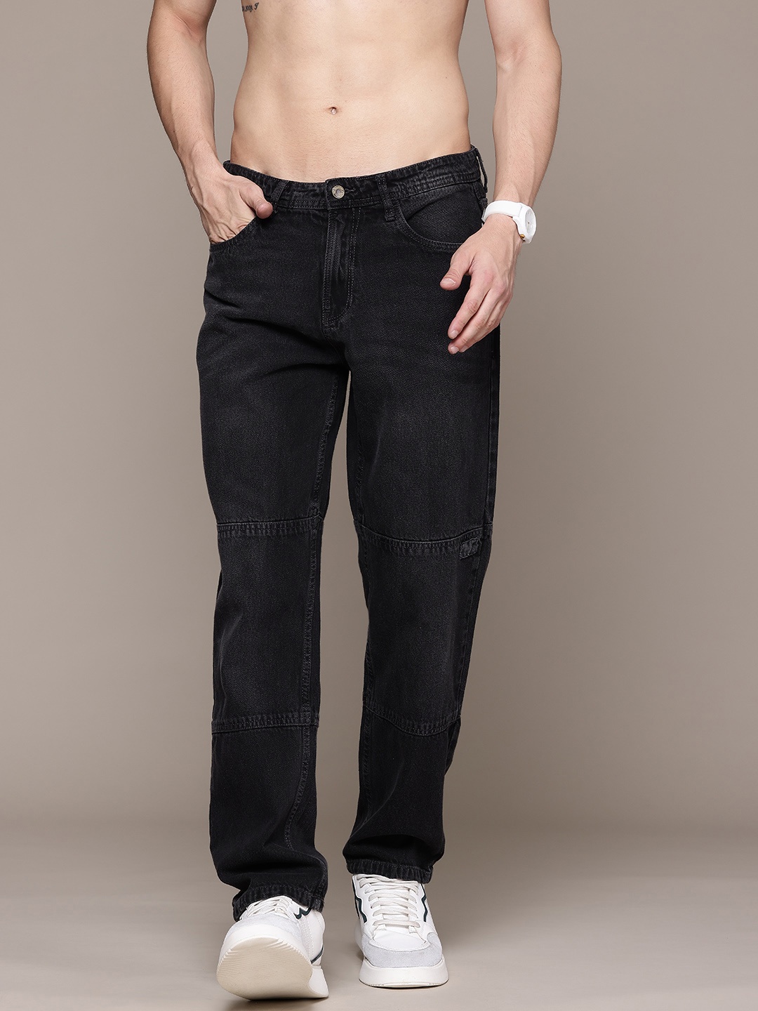 

The Roadster Lifestyle Co. Men Straight Fit Panelled Jeans, Black