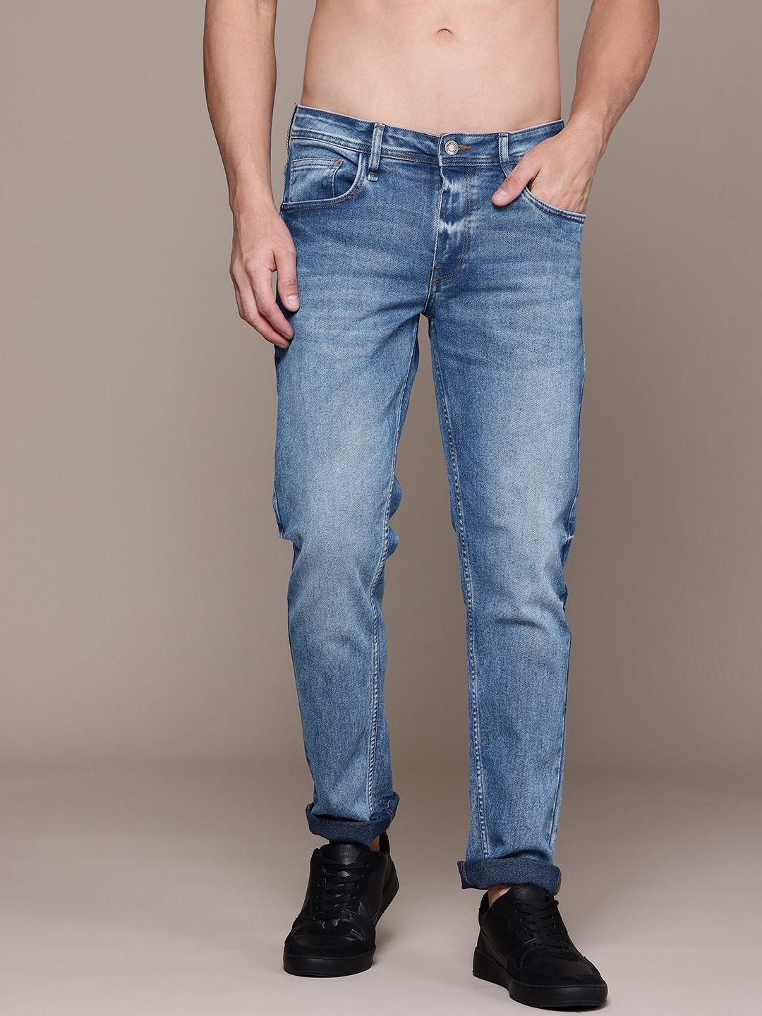 

Roadster Men Slim Fit Light Fade Stretchable Jeans, Blue
