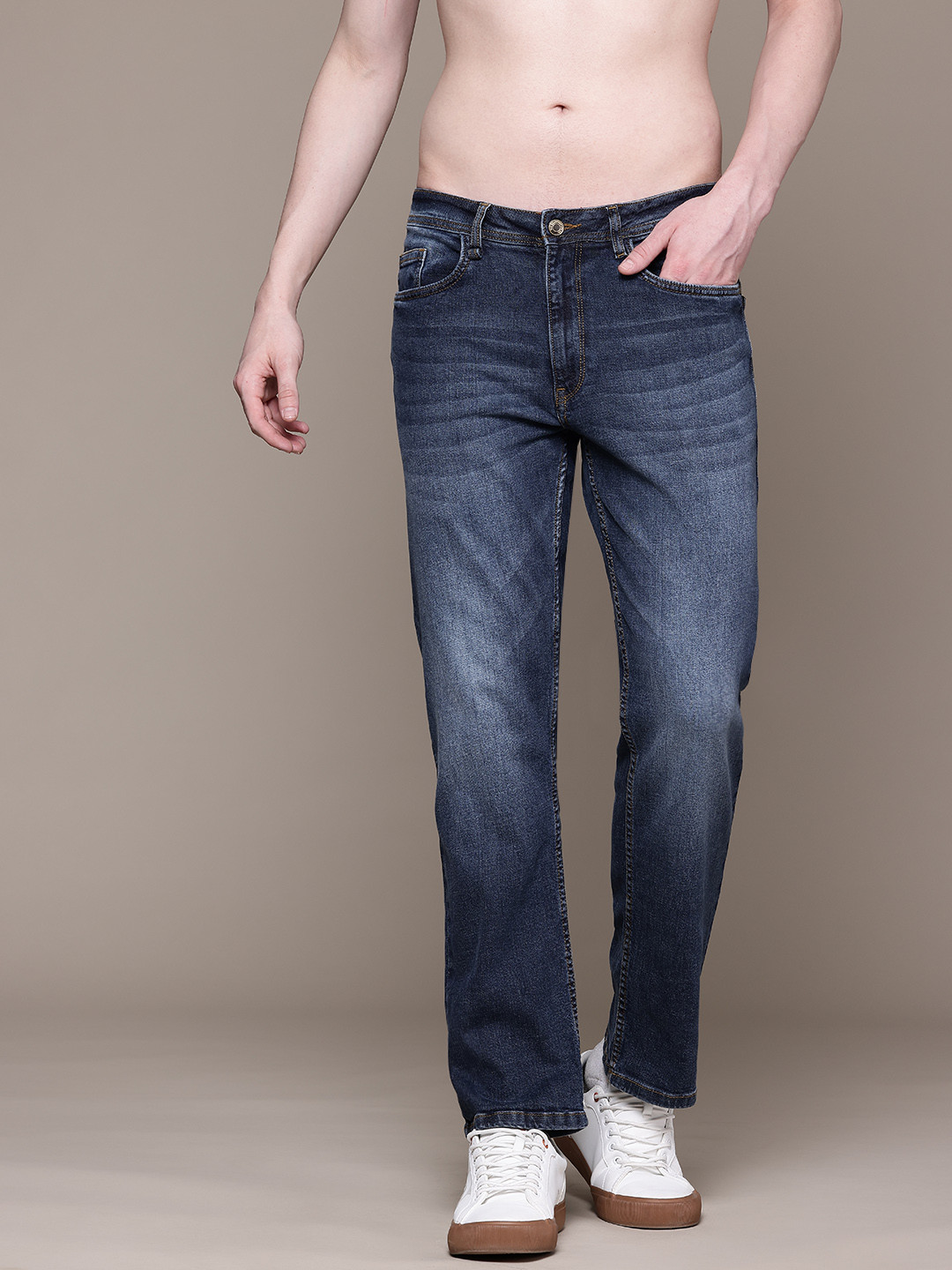

The Roadster Lifestyle Co. Men Light Fade Stretchable Jeans, Blue