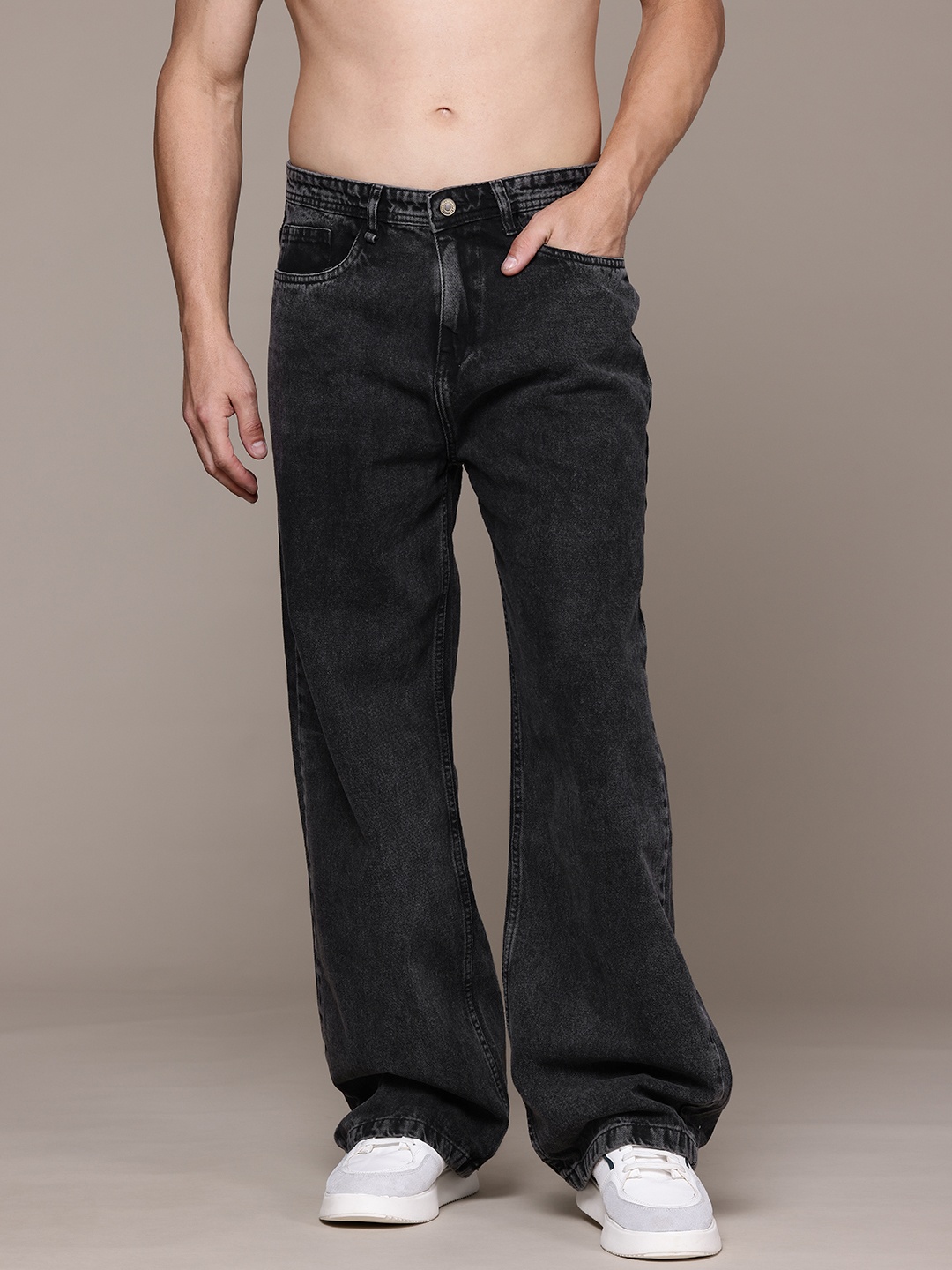 

The Roadster Lifestyle Co. Men Pure Cotton Wide Leg Jeans, Black