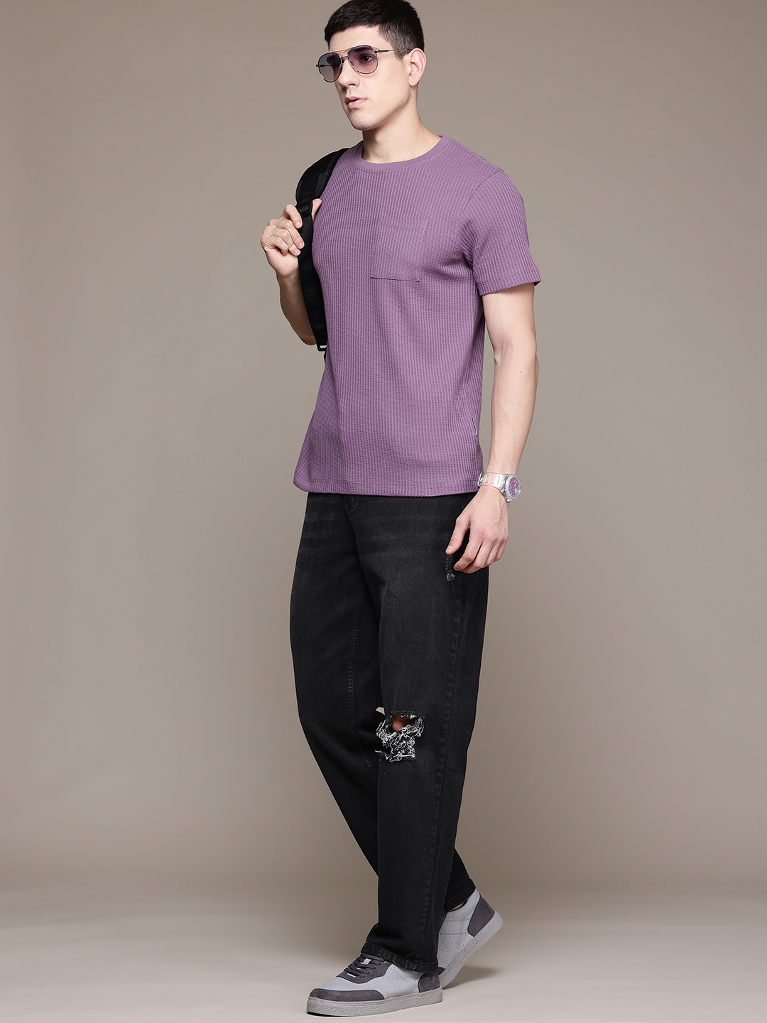 

The Roadster Lifestyle Co. Men Straight Fit Low Distress Stretchable Jeans, Black