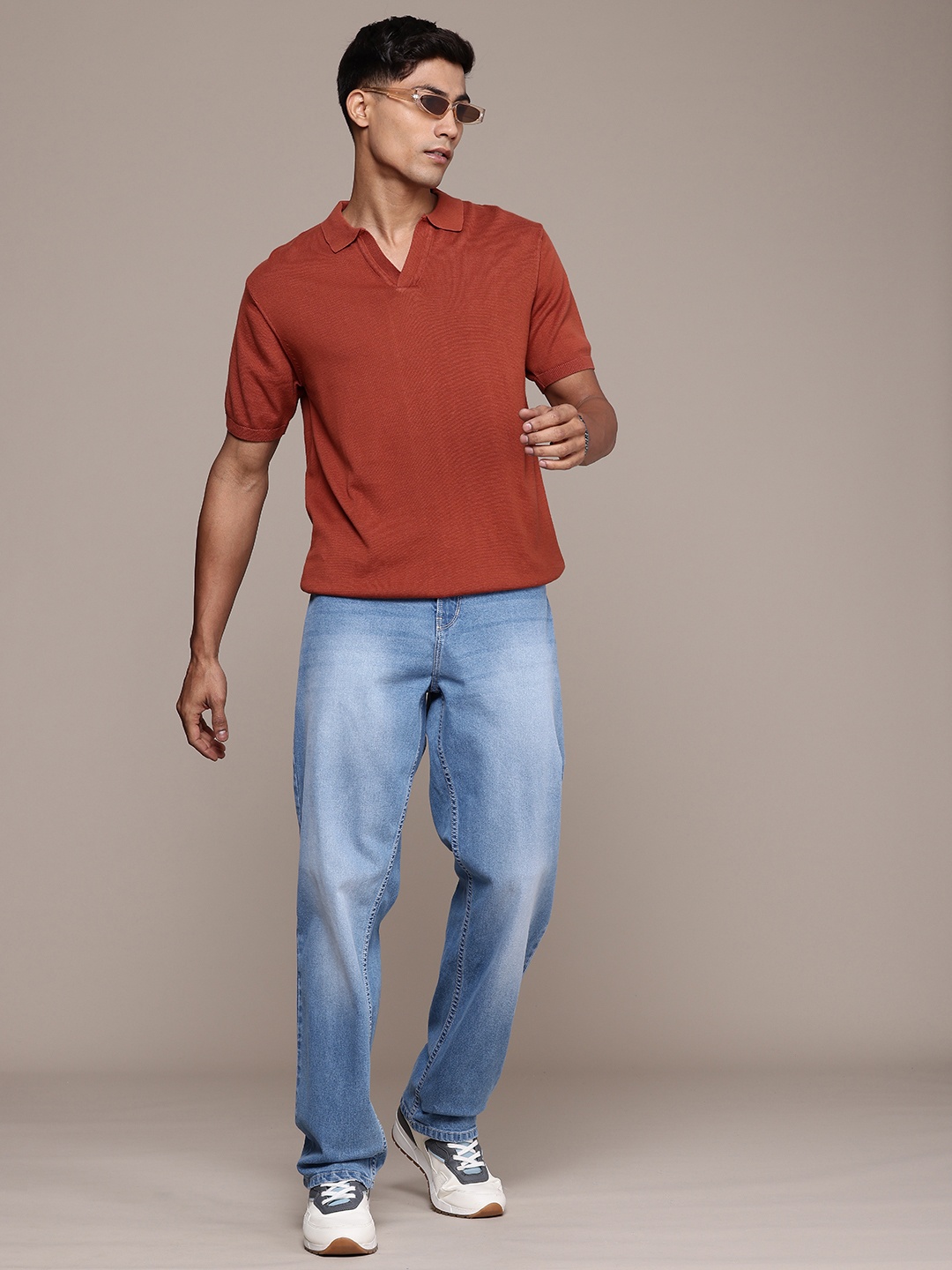 

The Roadster Life Co. Men Straight Fit Heavy Fade Stretchable Jeans, Blue