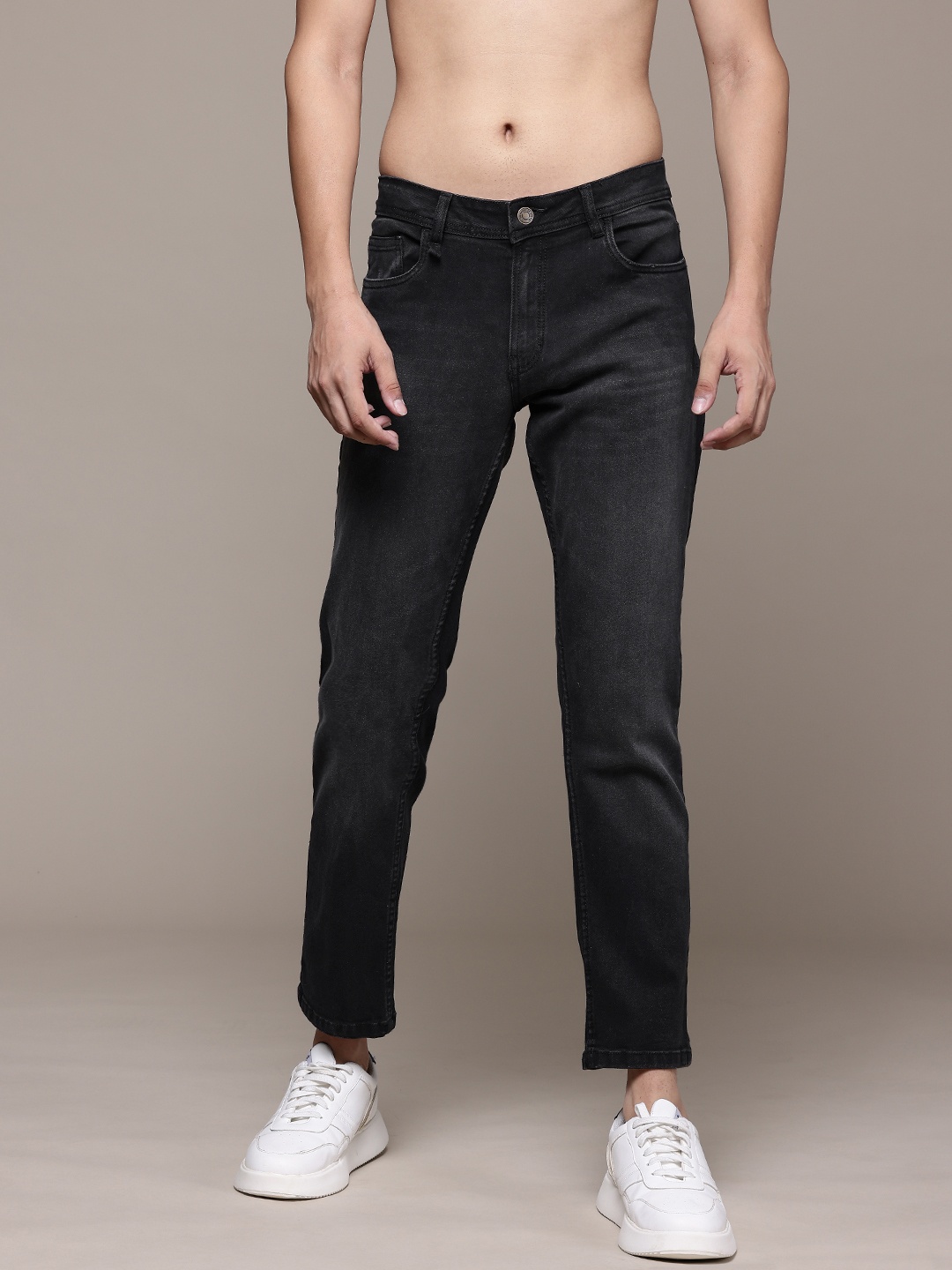 

The Roadster Lifestyle Co. Men Slim Fit Cropped Jeans, Black