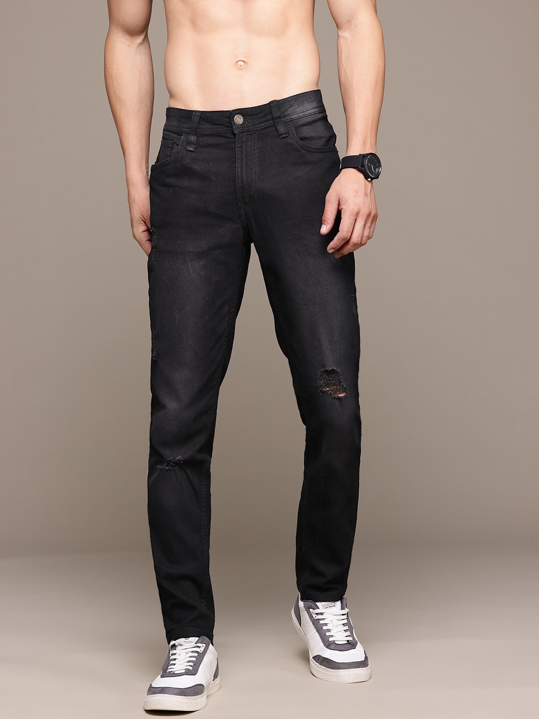 

The Roadster Lifestyle Co. Men Slim Tapered Fit Jeans, Black