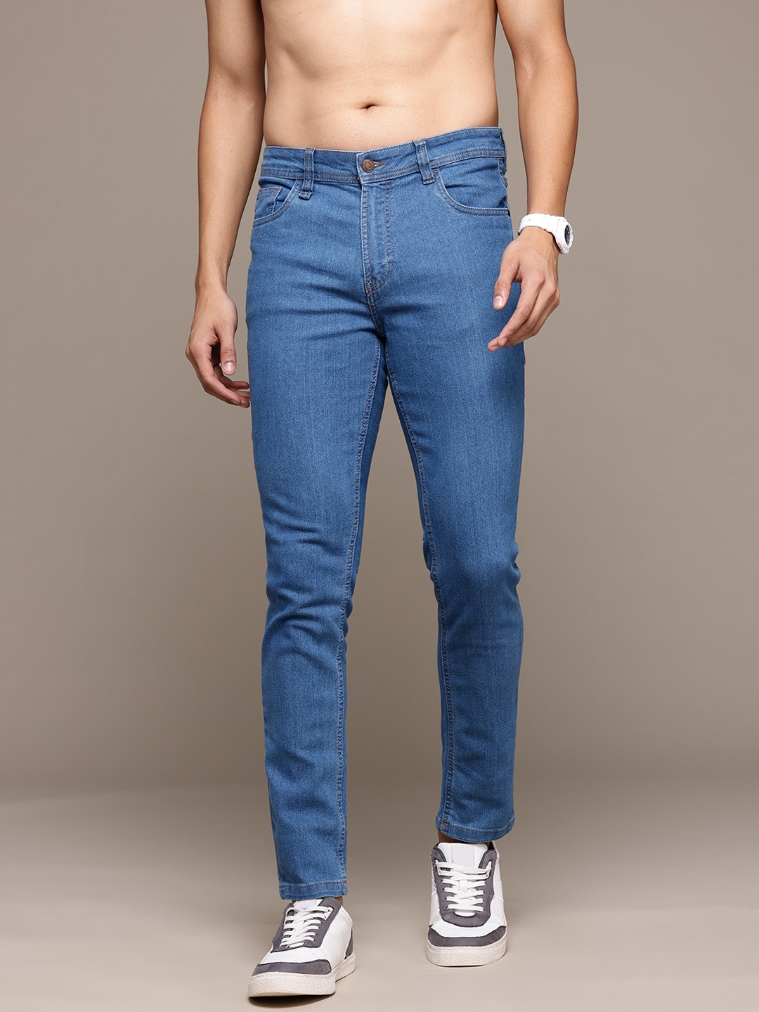 

The Roadster Lifestyle Co. Men Tapered Fit Jeans, Blue