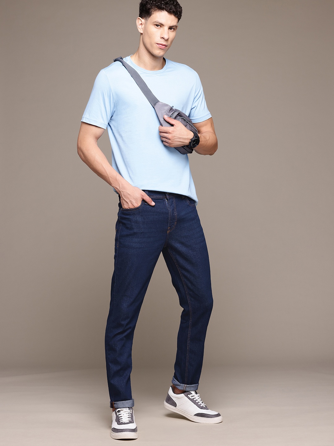 

The Roadster Lifestyle Co. Men Slim Tapered Fit Jeans, Blue