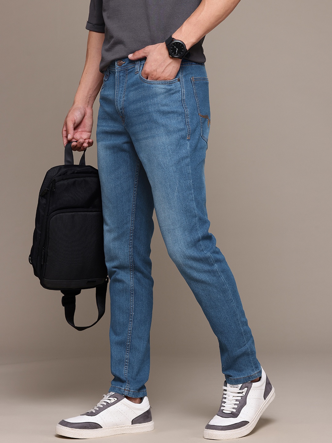 

The Roadster Lifestyle Co. Men Slim Tapered Fit Jeans, Blue
