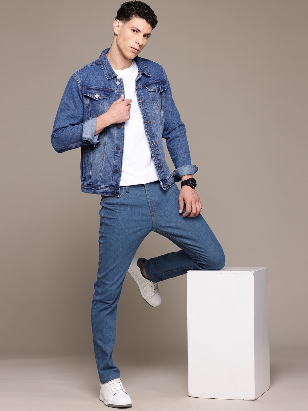 

The Roadster Lifestyle Co. Men Stretchable Tapered Fit Jeans, Blue