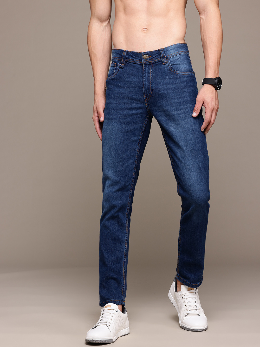 

The Roadster Lifestyle Co. Men Slim Fit Light Fade Stretchable Jeans, Navy blue
