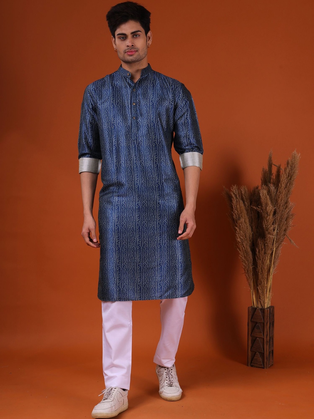 

SHIWAM ETHNIX Striped Straight Cotton Silk Kurta, Navy blue