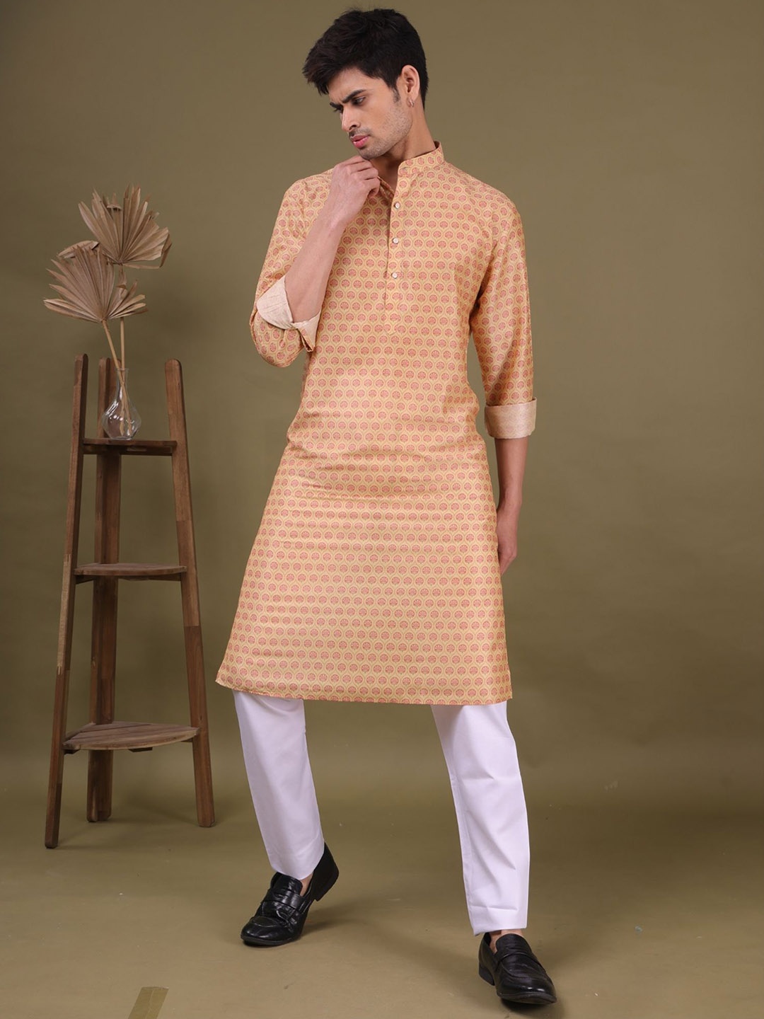 

SHIWAM ETHNIX Men Ethnic Motifs Printed Straight Cotton Silk Kurta, Cream