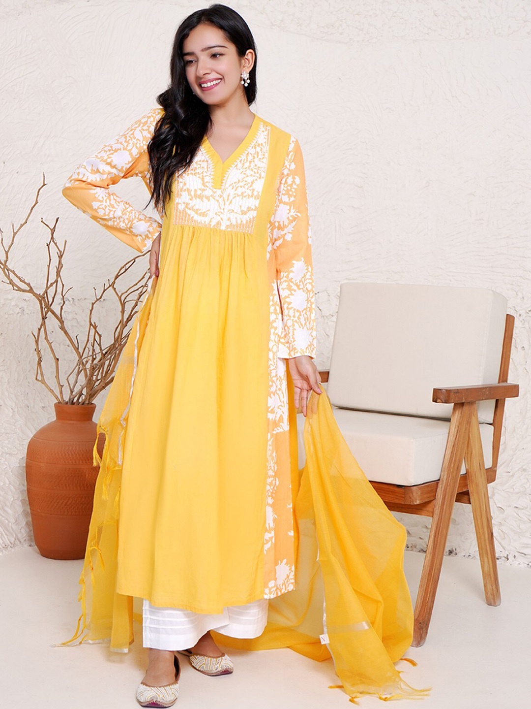 

NERO V-Neck Long Sleeves Floral Printed Empire Thread Work Pure Cotton Kurta with Palazzos, Yellow