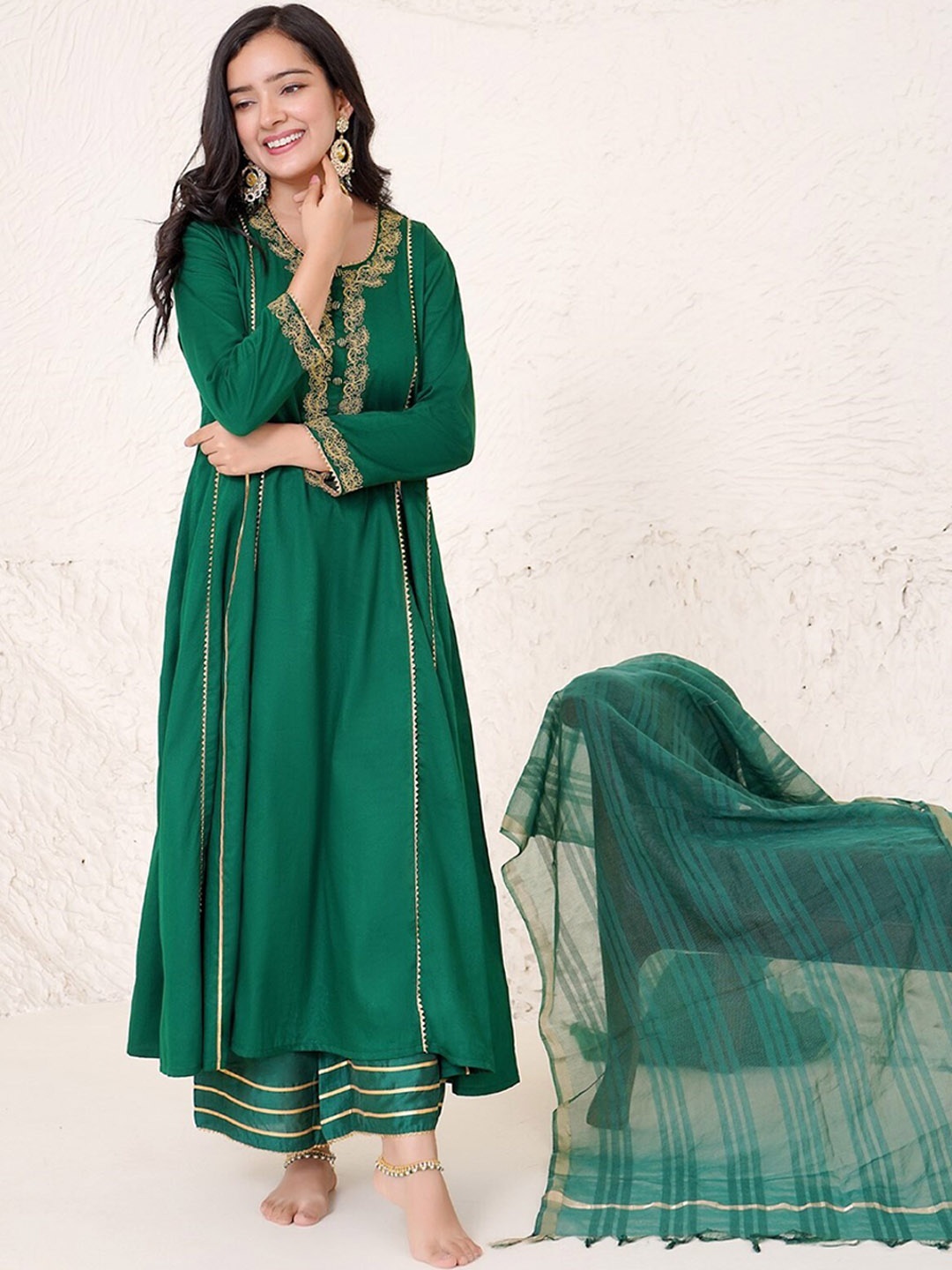 

NERO Floral Embroidered Anarkali Kurta with Trousers, Green