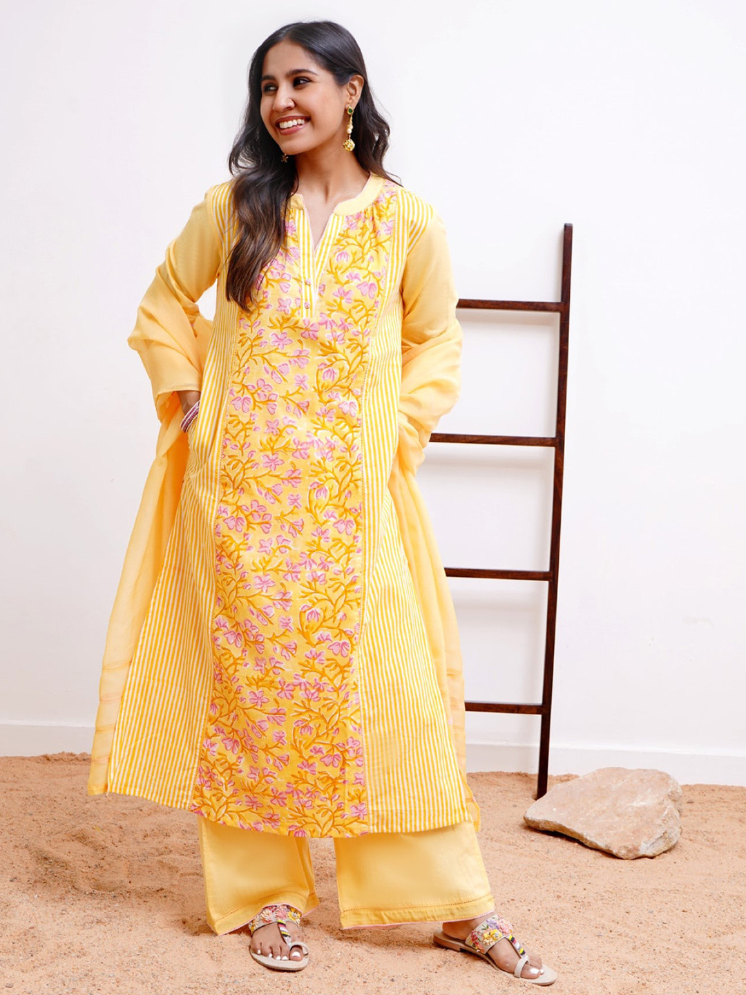 

NERO Mandarin Collar Long Sleeves Floral Printed Straight Pure Cotton Kurta with Trousers, Yellow