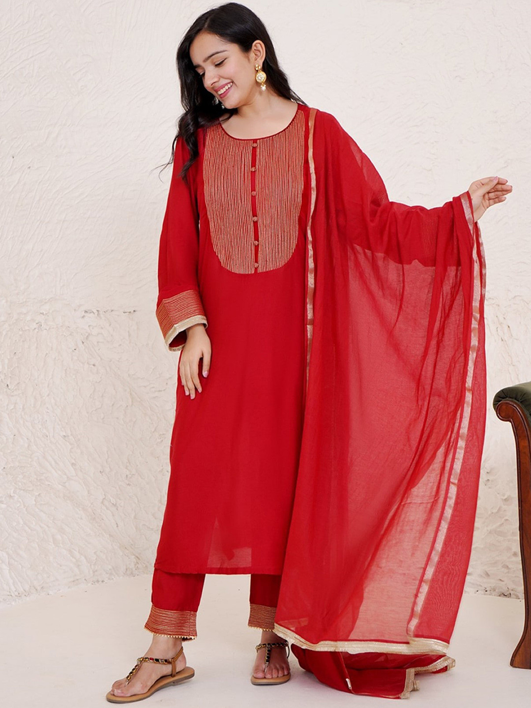 

NERO Round Neck Three Quarter Sleeves Regular Kurta with Trousers, Red