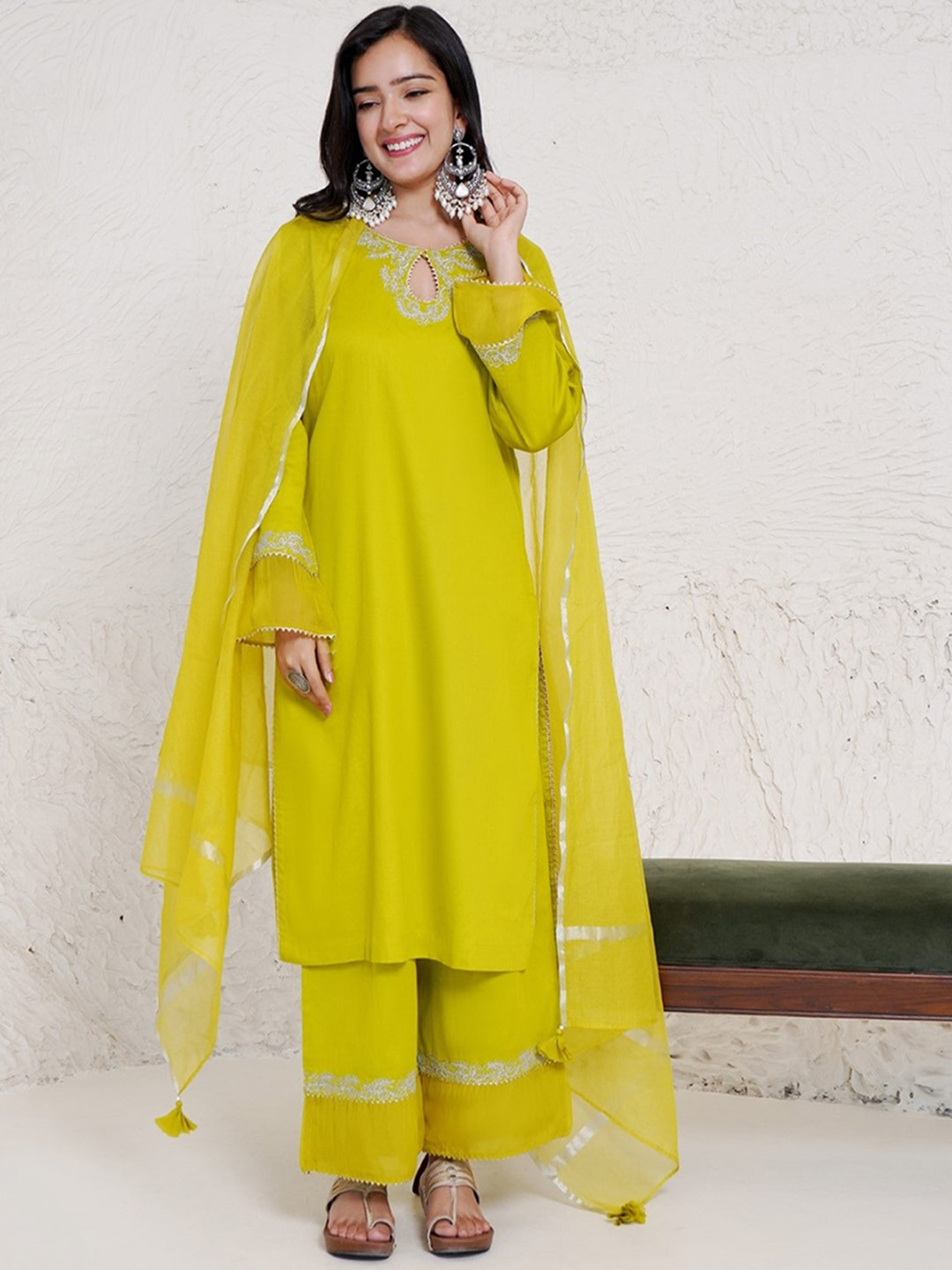 

NERO Key Hole Neck Embroidered Regular Sequinned Kurta with Palazzos, Olive