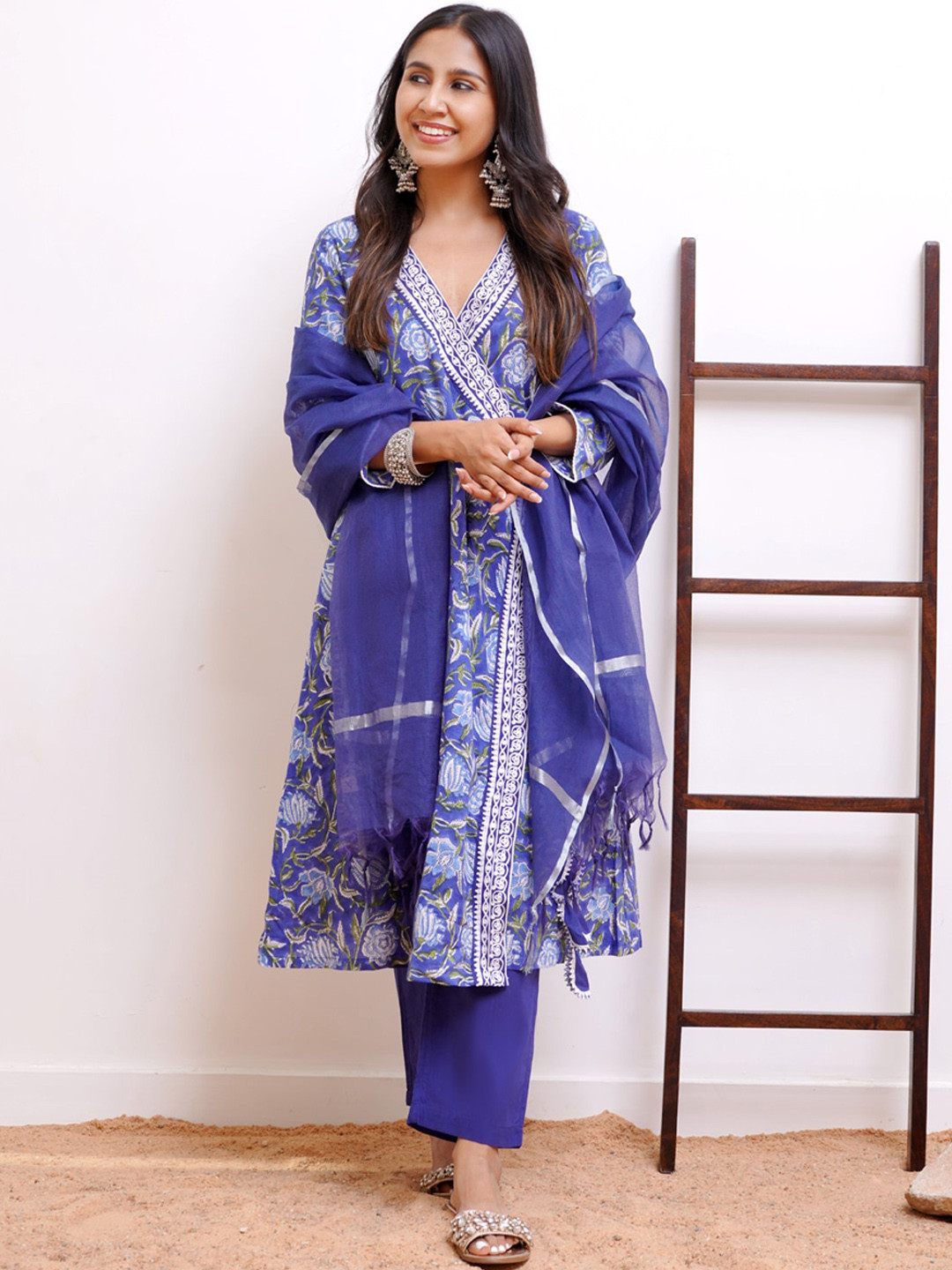

NERO V-Neck Three Quarter Sleeves Floral Embroidered Pure Cotton Kurta with Trousers, Blue