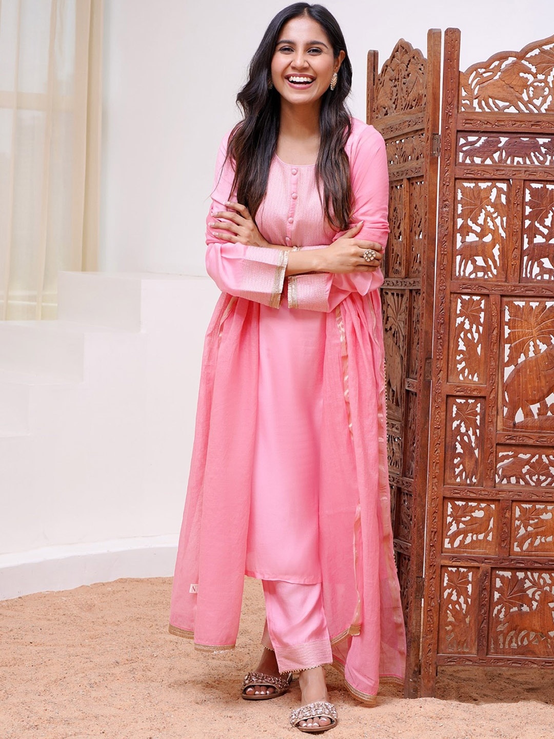 

NERO Round Neck Long Sleeves Embroidered Regular Kurta with Trousers, Pink