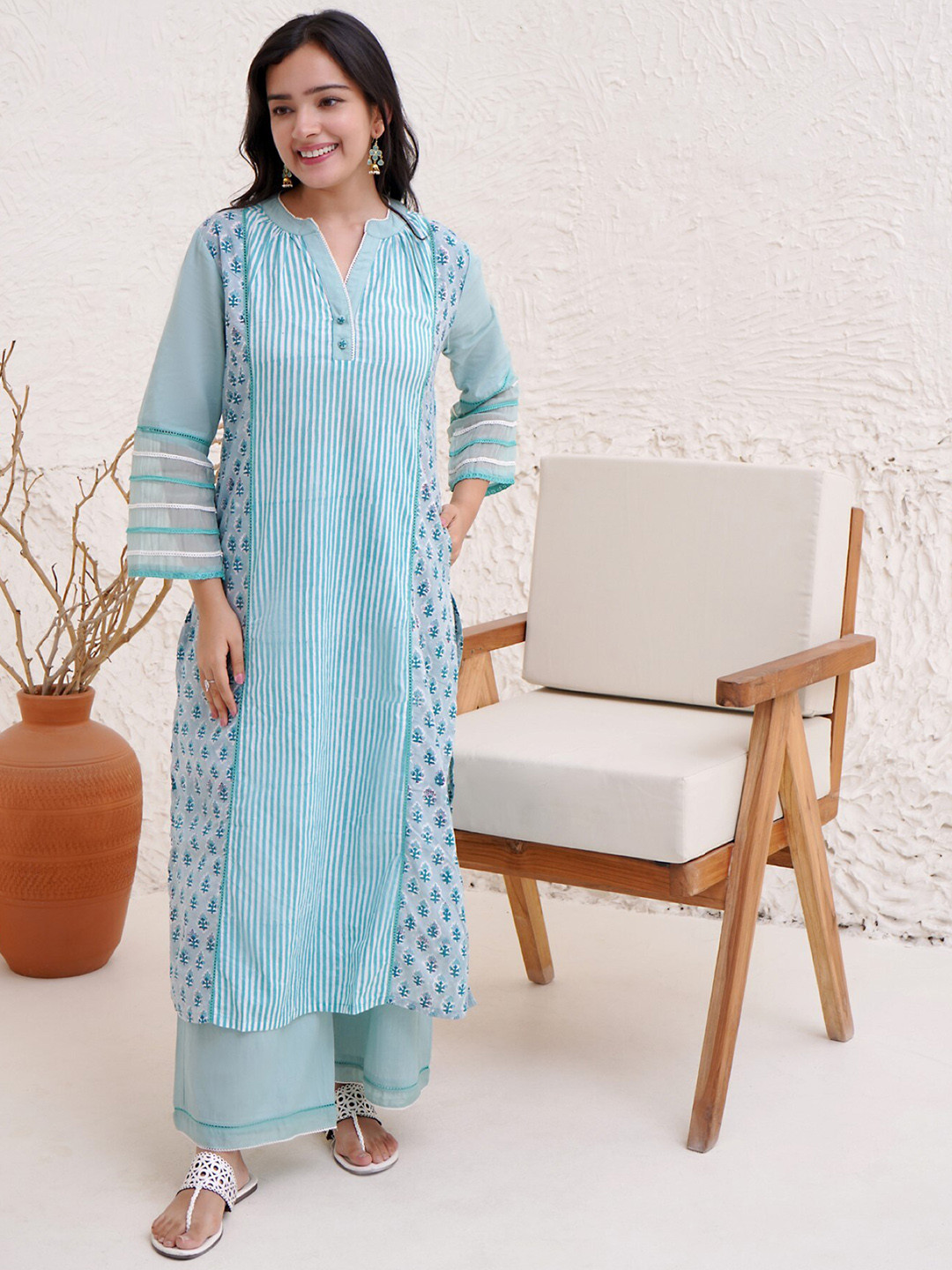 

NERO Mandarin Collar Long Sleeves Floral Printed Regular Pure Cotton Kurta with Trousers, Blue