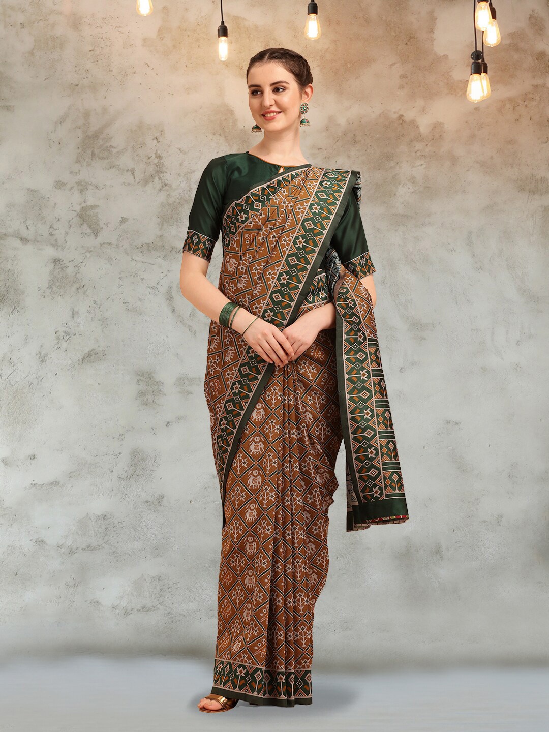 

RAJGRANTH Ethnic Motifs Woven Design Patola Saree, Gold