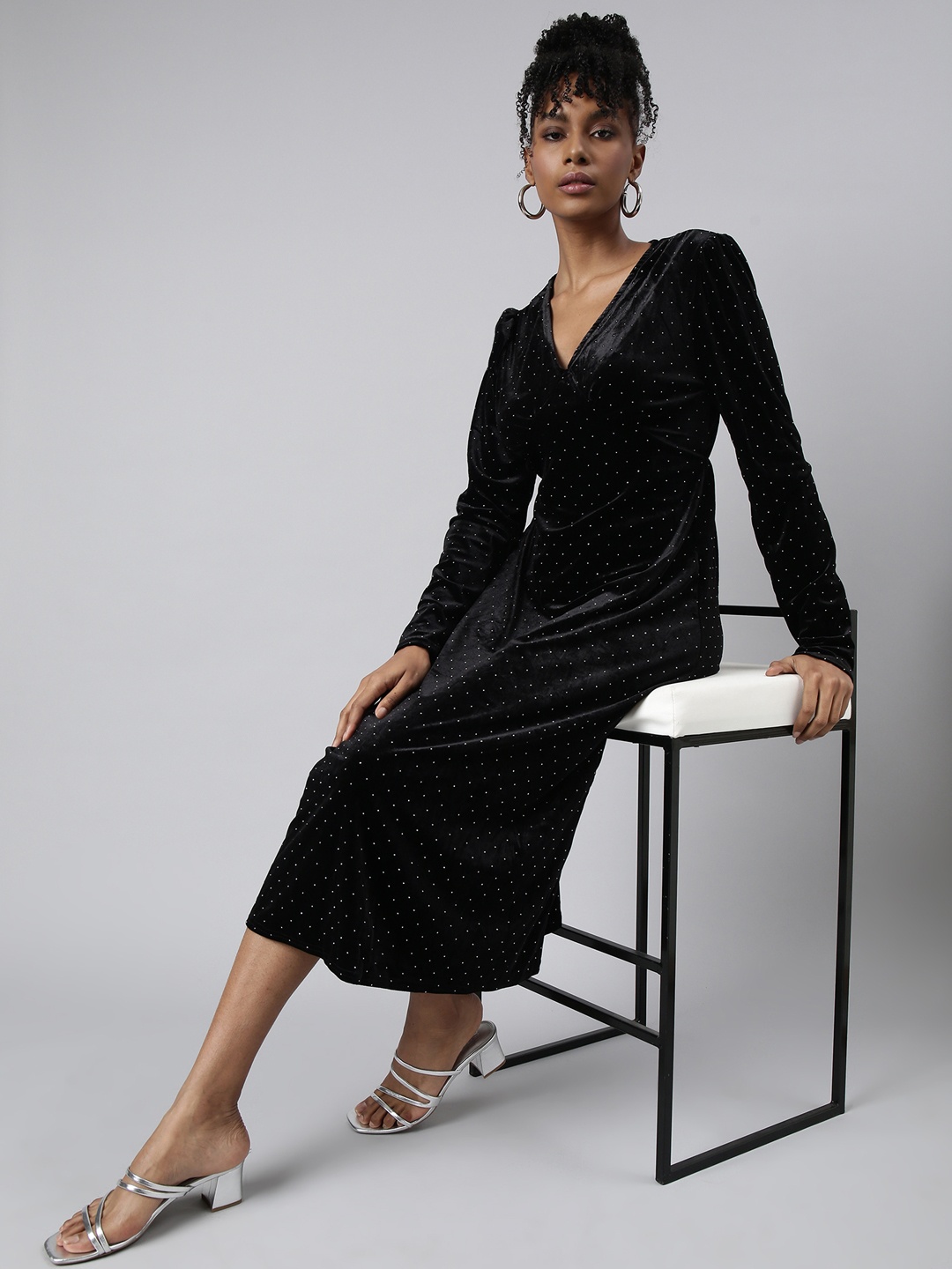 

SHOWOFF Velvet V Neck Long Sleeves Empire Midi Dress, Black